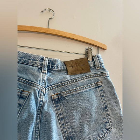 Vintage Calvin Klein Light Wash Cuffed Jean Shorts - Picture 8 of 8
